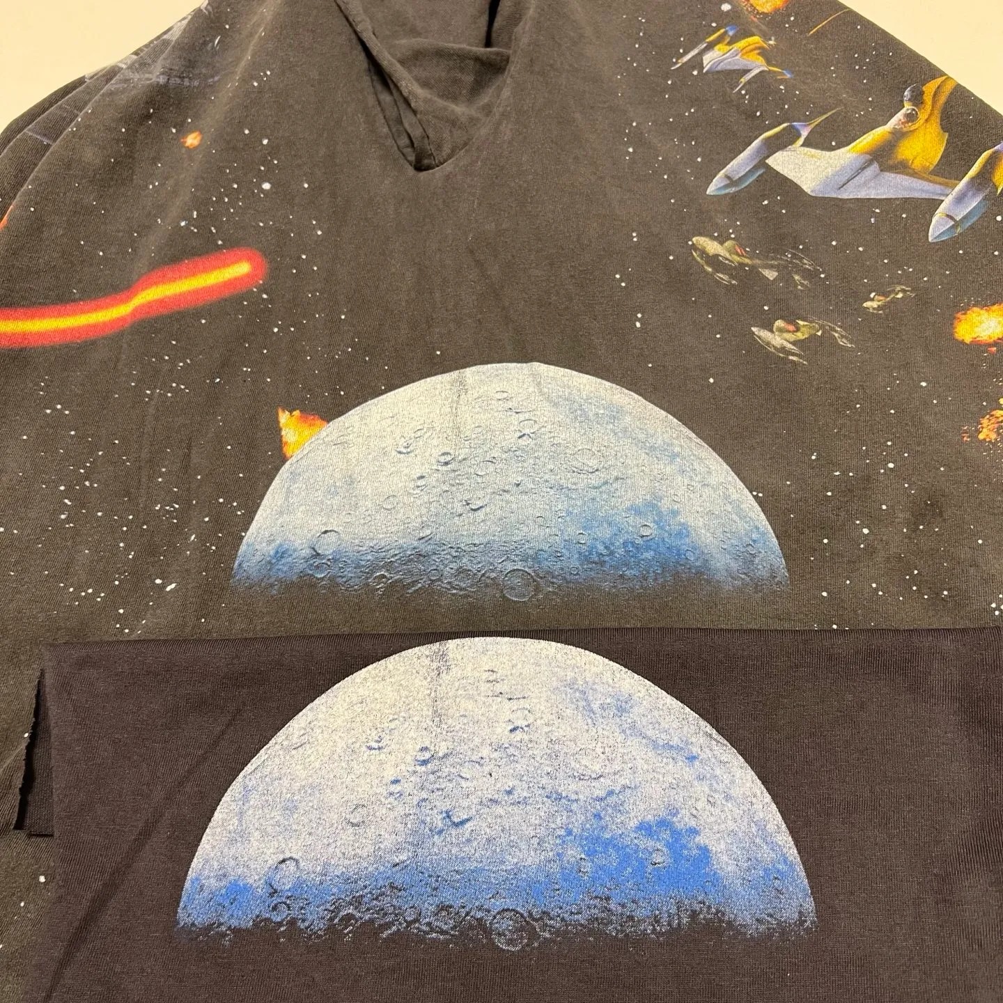 ⚠️The most complex and coolest item of this season, available in stock, available in seconds SAINT Mxxxxxx × STAR WARS SW_SS TEE /STARWARS / BLK Star Wars co-branded model. Fighter printed TEE. Washed black S-XL. Super complex and unconstrained printing design. The T-shirt using the vision of the "N-1 Star Fighter" in Star Wars is the most screen-printed item this season, reaching an astonishing 372 screens. Even the most difficult-to-print parts of the armpits are printed with luxurious printing. In addition, they are also hand-made distressed, splashed with ink, faded with water, and hand-damaged to complete this special and perfect work of art!